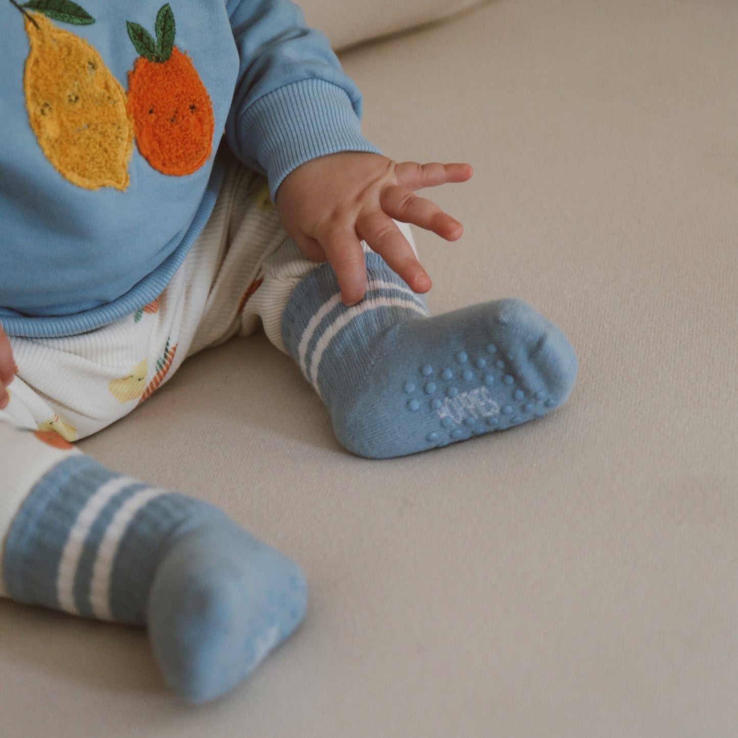 Çizgili Mavi Tekli Bebek Çorabı